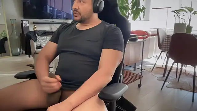 HungandThickLatin online show from 20, 3, 2025