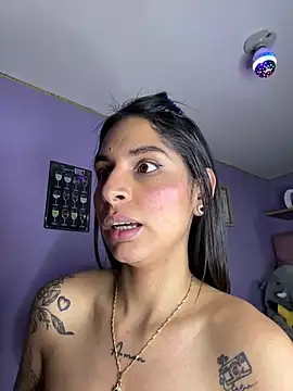 Snapshot of charlotte_stevenss_ chatting on 2, 2, 2025 charlotte stevenss online show from 2, 2, 2025