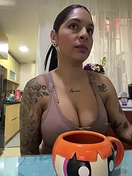 Snapshot of charlotte_stevenss_ chatting on 18, 11, 2025 charlotte stevenss online show from 18, 11, 2025