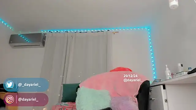 Snapshot of Yellowranger1 chatting on 30, 12, 2024 Yellowranger1 online show from 30, 12, 2024