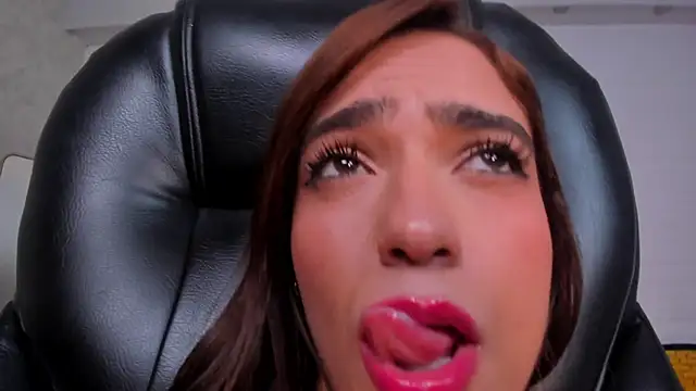 Snapshot of MariamRivera_ chatting on 15, 12, 2024 MariamRivera online show from 15, 12, 2024