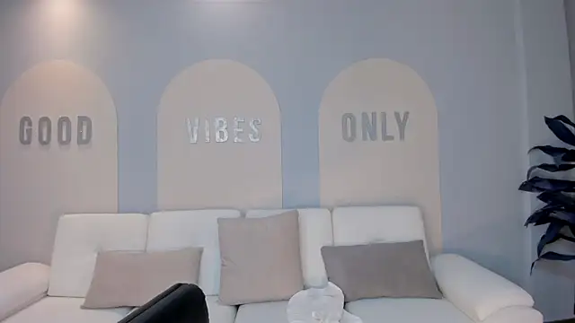 Snapshot of MariamRivera_ chatting on 1, 3, 2025 MariamRivera online show from 1, 3, 2025