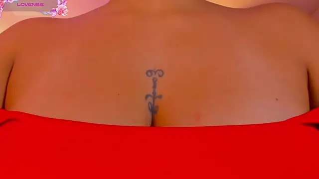 Snapshot of MariamRivera_ chatting on 8, 10, 2025 MariamRivera online show from 8, 10, 2025