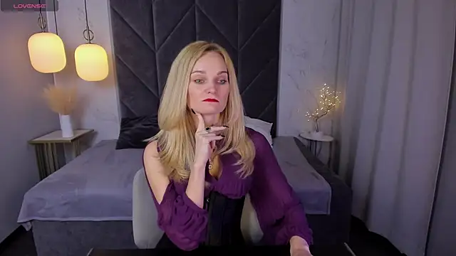 SaraSubtlety online show from 13, 9, 2025