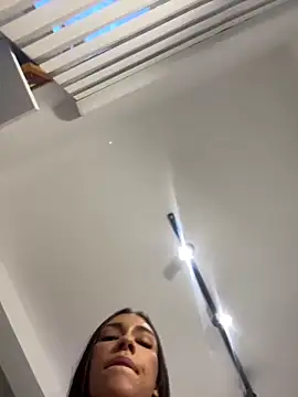 Snapshot of EllaSanz_ chatting on 8, 1, 2025 EllaSanz online show from 8, 1, 2025