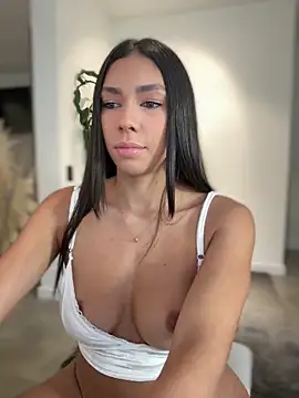 Snapshot of EllaSanz_ chatting on 10, 10, 2025 EllaSanz online show from 10, 10, 2025