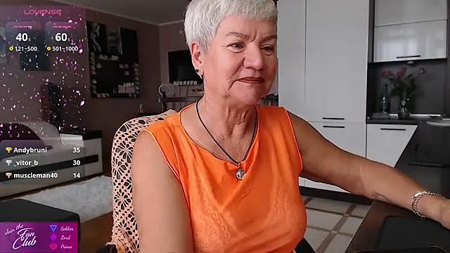 Snapshot of roxana_brooks chatting on 5, 7, 2026 roxana brooks online show from 5, 7, 2026