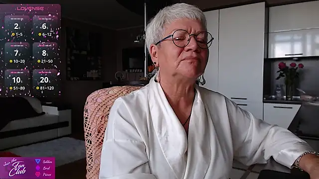Snapshot of roxana_brooks chatting on 2, 8, 2026 roxana brooks online show from 2, 8, 2026