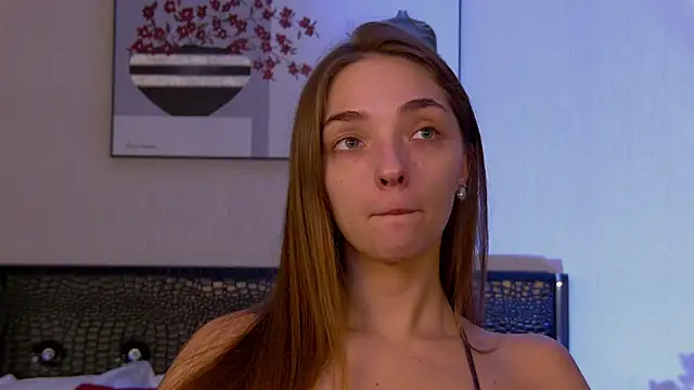 VirginieCruz online show from 1, 2, 2025