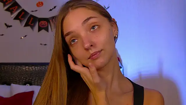 VirginieCruz online show from 2, 11, 2025