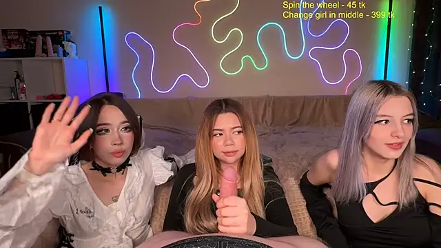 Snapshot of NickAnny chatting on 4, 2, 2025 NickAnny online show from 4, 2, 2025