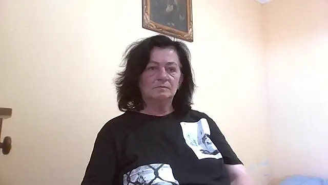 Snapshot of GypsiQueen2 chatting on 17, 6, 2026 GypsiQueen2 online show from 17, 6, 2026