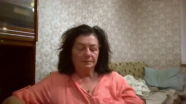 Snapshot of GypsiQueen2 chatting on 27, 6, 2026 GypsiQueen2 online show from 27, 6, 2026