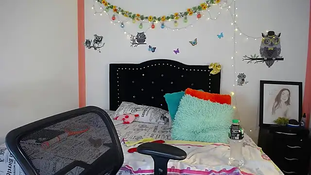 naughty girl 4u online show from 13, 3, 2025