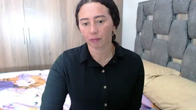 Snapshot of sara_hott_1 chatting on 5, 2, 2025 sara hott 1 online show from 5, 2, 2025