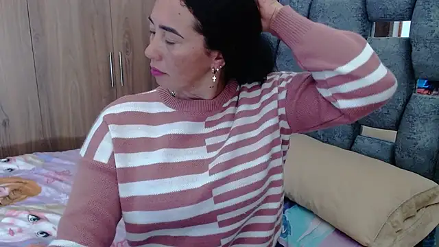 Snapshot of sara_hott_1 chatting on 13, 2, 2025 sara hott 1 online show from 13, 2, 2025