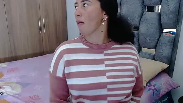 Snapshot of sara_hott_1 chatting on 14, 2, 2025 sara hott 1 online show from 14, 2, 2025