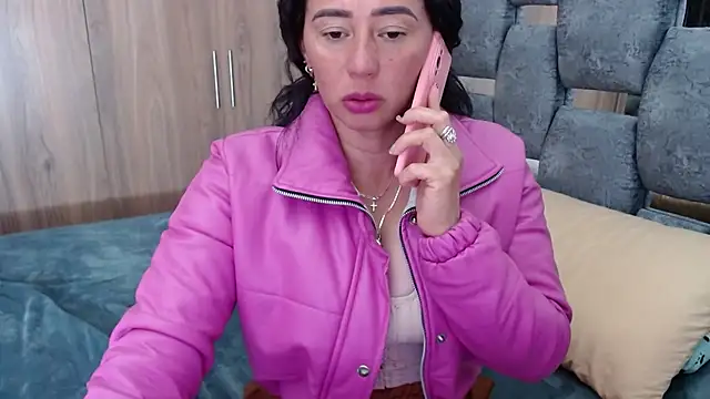 Snapshot of sara_hott_1 chatting on 21, 2, 2025 sara hott 1 online show from 21, 2, 2025