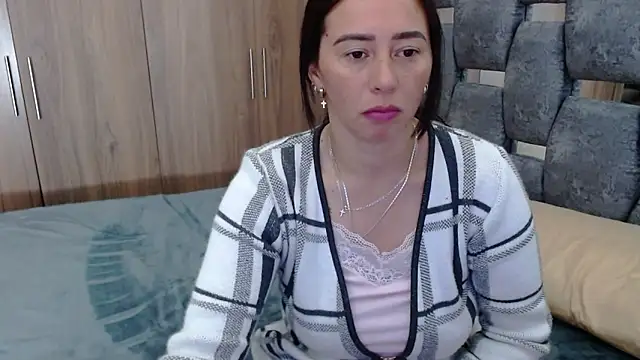 Snapshot of sara_hott_1 chatting on 7, 3, 2025 sara hott 1 online show from 7, 3, 2025