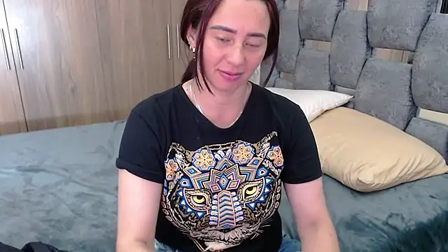 Snapshot of sara_hott_1 chatting on 10, 3, 2025 sara hott 1 online show from 10, 3, 2025