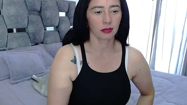 Snapshot of sara_hott_1 chatting on 10, 9, 2025 sara hott 1 online show from 10, 9, 2025