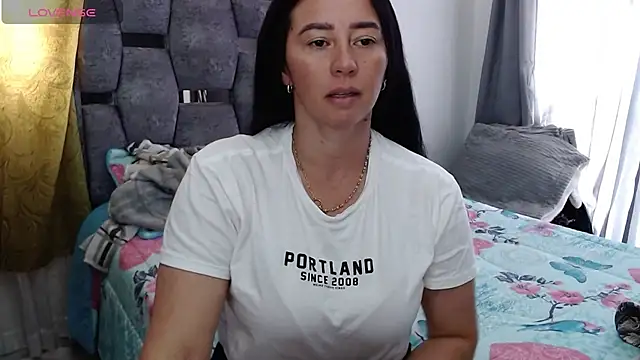 Snapshot of sara_hott_1 chatting on 16, 10, 2025 sara hott 1 online show from 16, 10, 2025