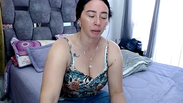 Snapshot of sara_hott_1 chatting on 25, 10, 2025 sara hott 1 online show from 25, 10, 2025