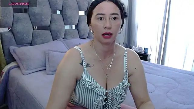 Snapshot of sara_hott_1 chatting on 27, 10, 2025 sara hott 1 online show from 27, 10, 2025