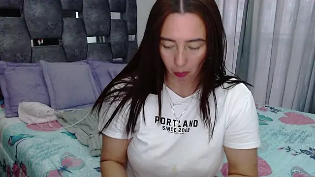 Snapshot of sara_hott_1 chatting on 21, 11, 2025 sara hott 1 online show from 21, 11, 2025