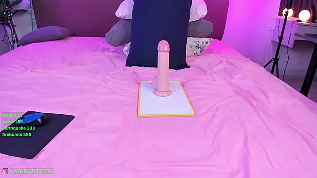 Snapshot of nikkisweetie chatting on 21, 12, 2024 nikkisweetie online show from 21, 12, 2024