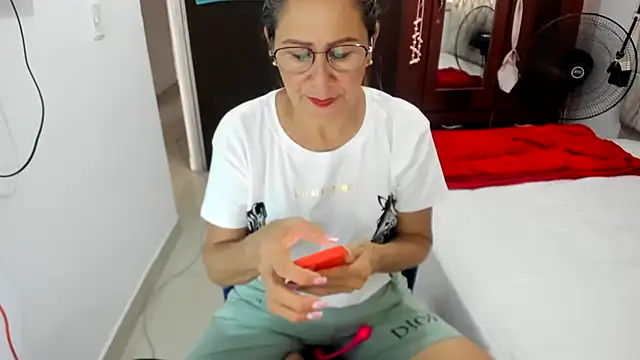 jademartin  online show from 17, 3, 2025