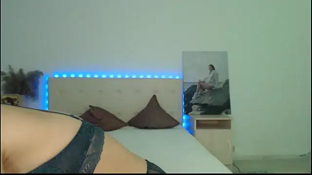 RoxannePure online show from 9, 10, 2025