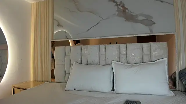 Naughty  Mom online show from 27, 3, 2026