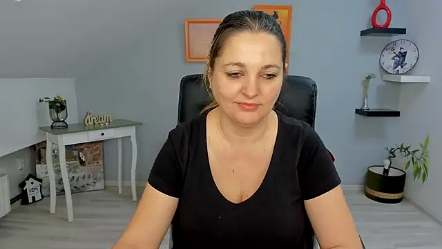 LollaGirl online show from 29, 1, 2025