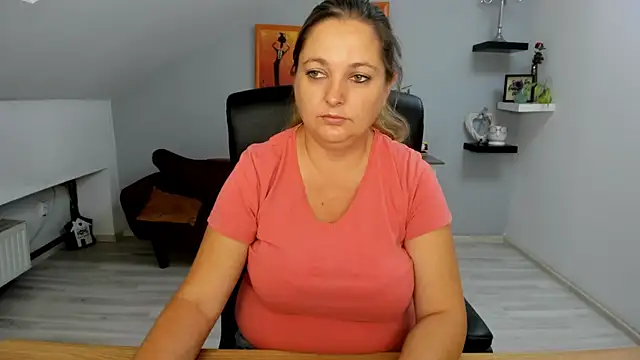 LollaGirl online show from 10, 9, 2025