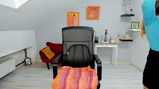 LollaGirl online show from 10, 11, 2025