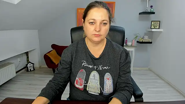 LollaGirl online show from 13, 11, 2025