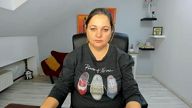 LollaGirl online show from 20, 11, 2025