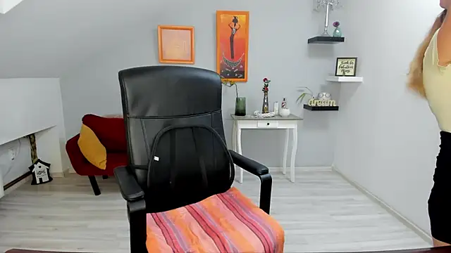 LollaGirl online show from 3, 12, 2025