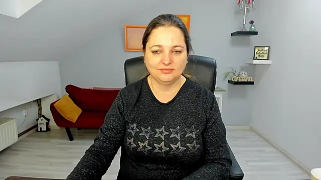 LollaGirl online show from 5, 2, 2026