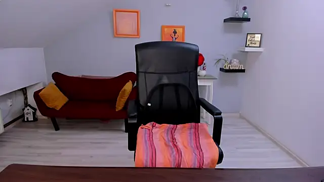 LollaGirl online show from 18, 2, 2026