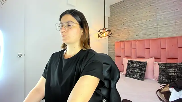 SarahDeyvis online show from 28, 9, 2025