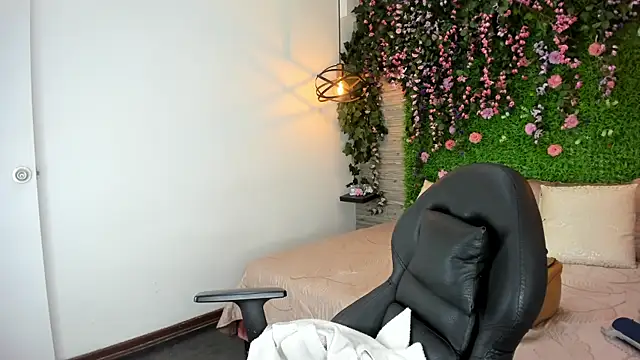 SarahDeyvis online show from 2, 12, 2025