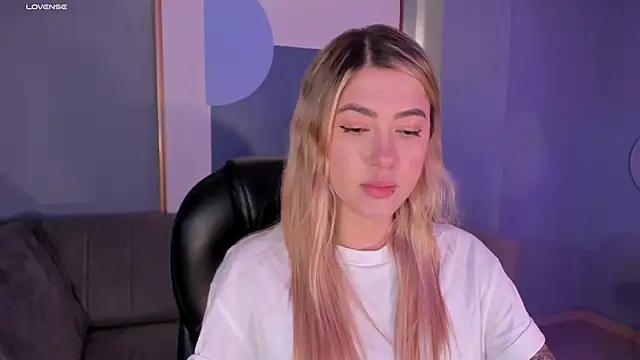 EveBensonX online show from 20, 11, 2025