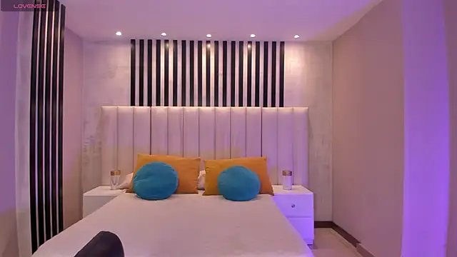 EveBensonX online show from 6, 4, 2026