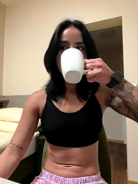 Ale Lewis online show from 6, 11, 2025