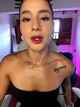 Snapshot of Ale_Lewis chatting on 18, 12, 2025 Ale Lewis online show from 18, 12, 2025