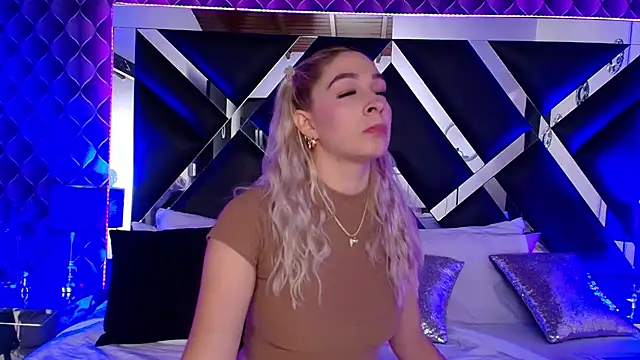 victoriaa lee  online show from 9, 10, 2025