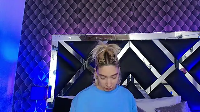 victoriaa lee  online show from 30, 3, 2026