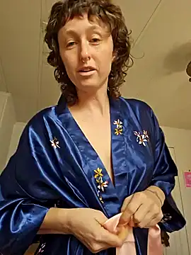 mossy kiss online show from 7, 2, 2026